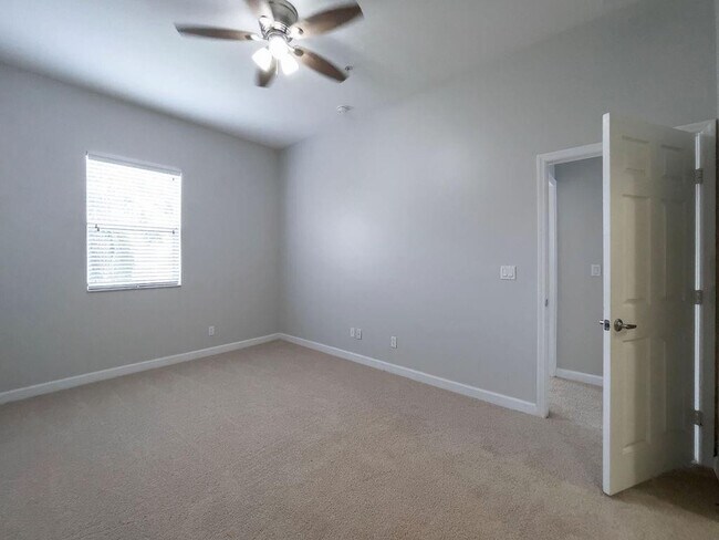 Building Photo - 2343 Vintage Dr