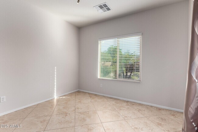 Building Photo - 1649 W Red Bird Rd