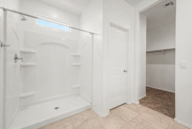 Building Photo - 1566 E Fletcher Dr