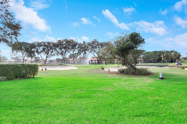 Building Photo - 820 Club Dr