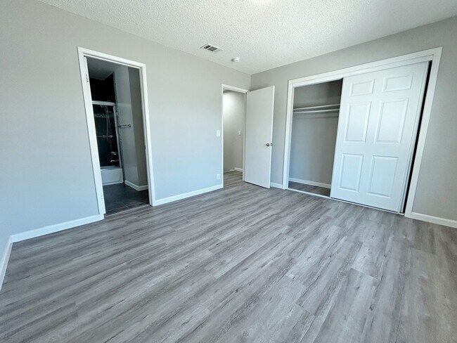 Building Photo - Move-in ready Evergreen townhome with private backyard, detached 2-car garage, and great communit...