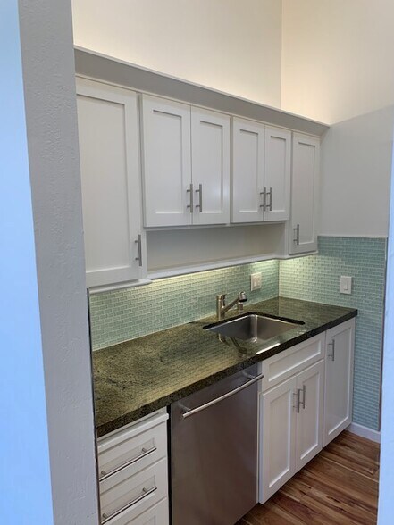 Building Photo - 320 N Civic Dr