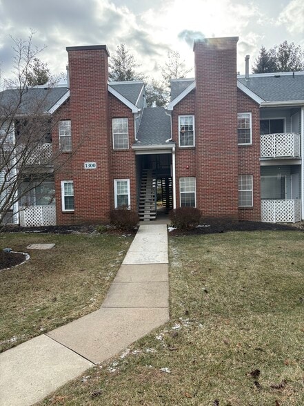 Building Photo - 1304 Diamond Dr