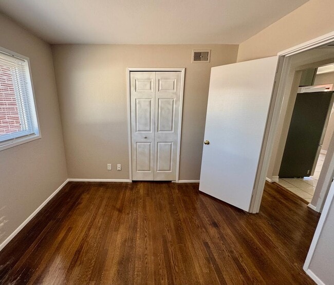 Building Photo - Updated 3 bedroom Centrally Located