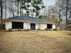 Building Photo - Great 3 BR home by the Reservoir
