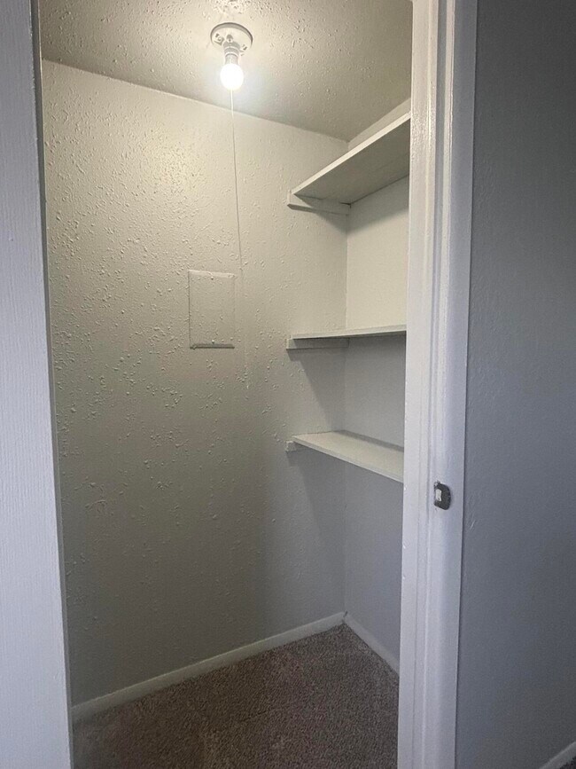 Building Photo - 131 Canfield St