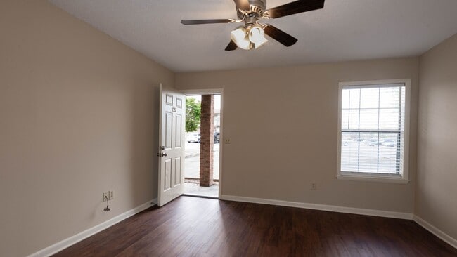 Building Photo - 114 N 32nd Ave