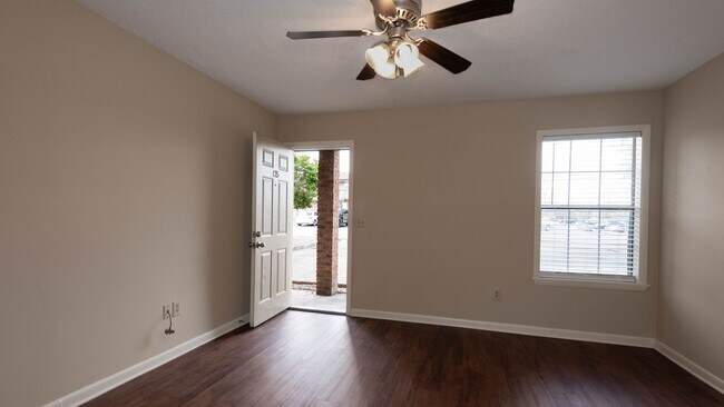 Building Photo - Hardy Manor Apartment Homes