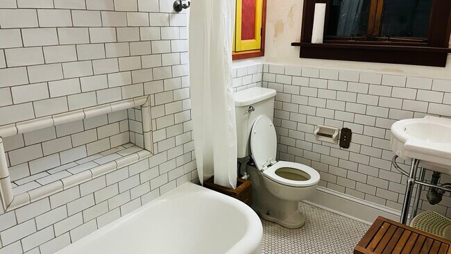 Bathroom Upstairs - 407 Alhambra Cir
