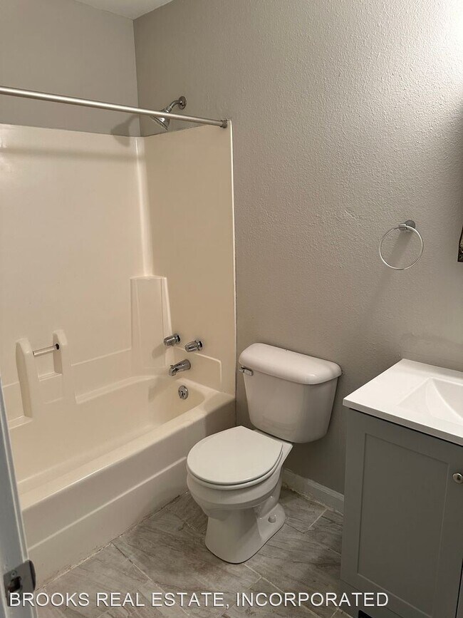 Building Photo - 3 br, 2.5 bath House - 335 Susan Constant ...