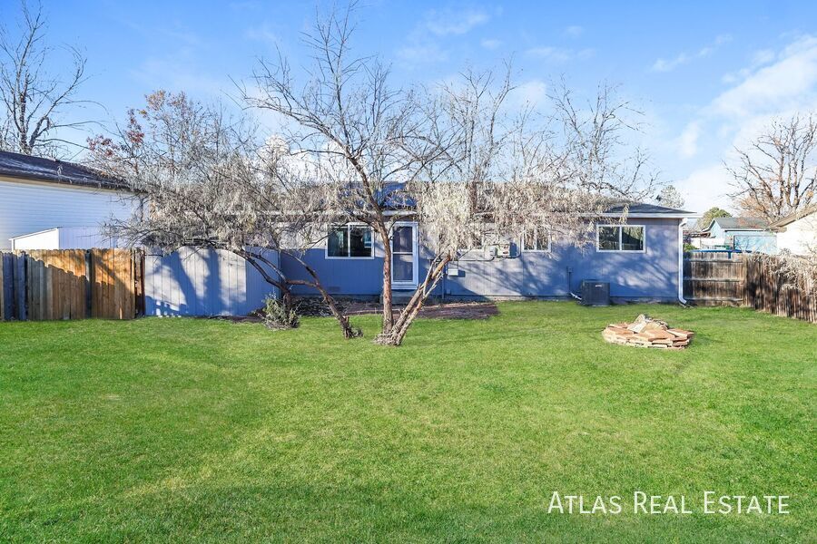 Building Photo - 730 S Oakland St