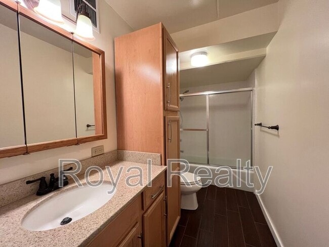 Building Photo - 2533 Ala Wai Blvd