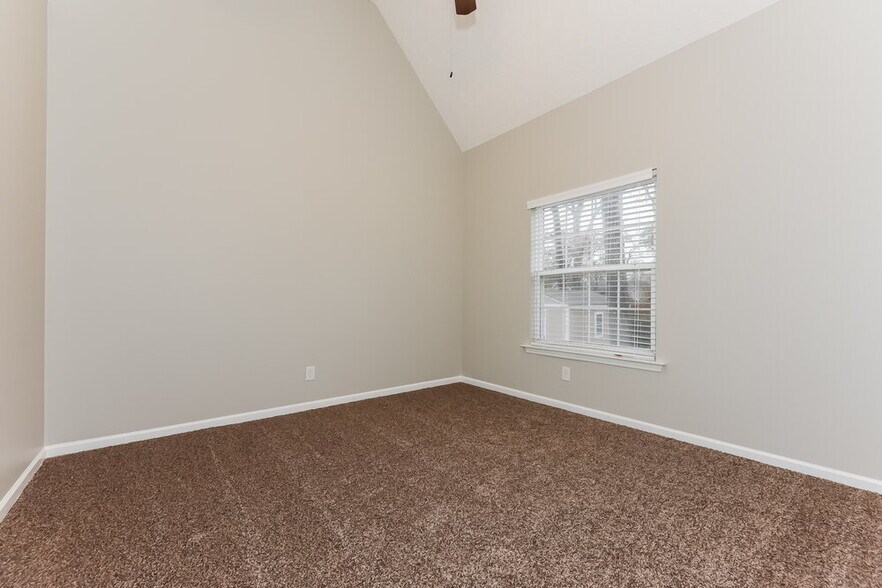 Building Photo - 1903 Champlain Dr