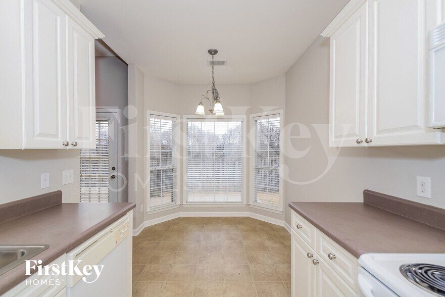 Building Photo - 1011 Alden Glen Dr