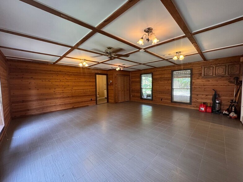 Building Photo - 15331 Lake Lamond Rd