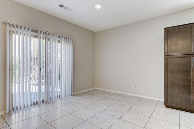 Building Photo - House For Rent! 4 beds, 3 baths Community ...