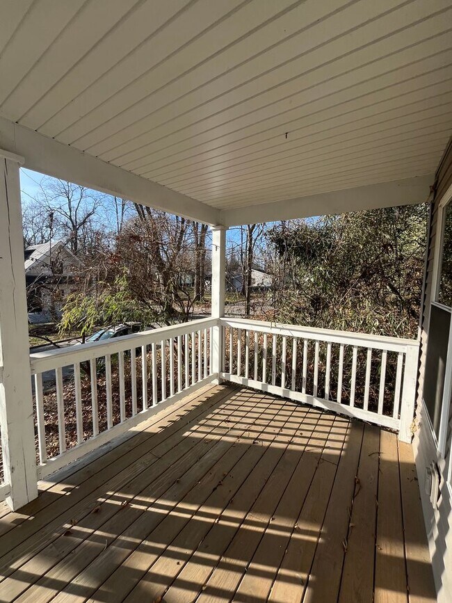 Building Photo - 2 bedroom, 1 bath House: Available Now or July 2026 (price is subject to change)