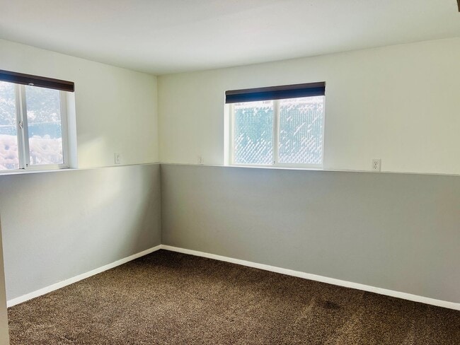 Building Photo - Half of a Duplex Available - 4 Bedroom 2 Bathroom in Lakewood