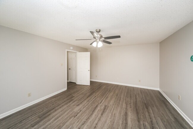 Building Photo - 4481 Tracy Lynn Dr