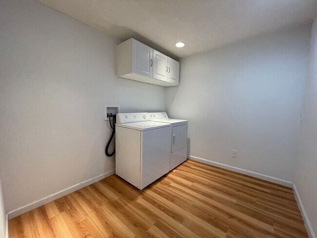 Building Photo - 3 Bedroom Home in White Salmon For Rent