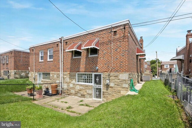 Building Photo - 2514 Vista St