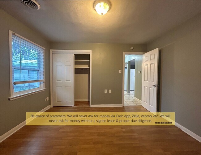 Building Photo - 1502 Trampe Ave