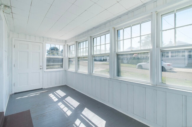 Building Photo - 38 Mohican Rd