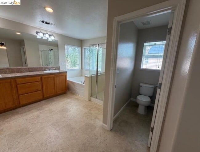 Building Photo - 111 Tennyson Ct