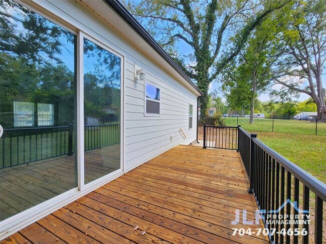Building Photo - Charming 3 Bed/2 Bath Ranch in Kings Mount...