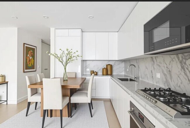 Building Photo - 144 1st St