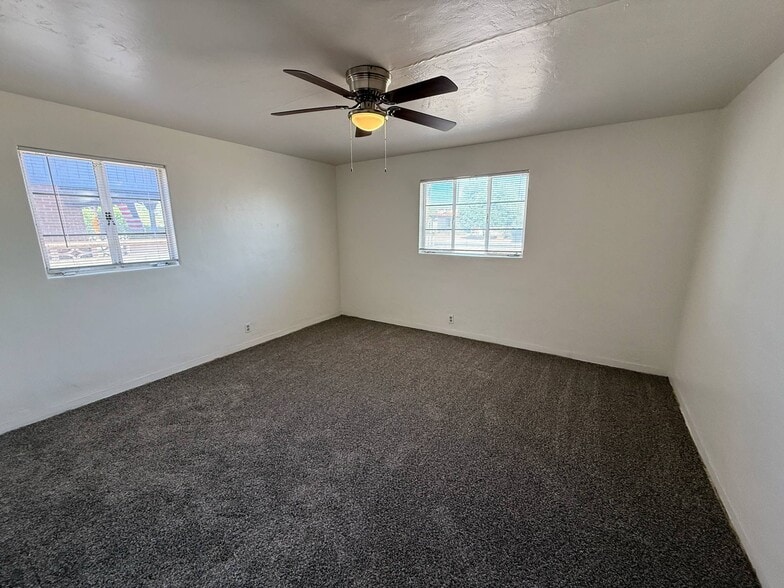 Building Photo - 1325 N Venice Ave