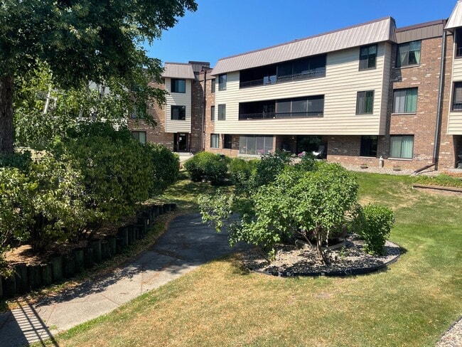 Building Photo - Updated Condo with Modern Comfort & Resort...