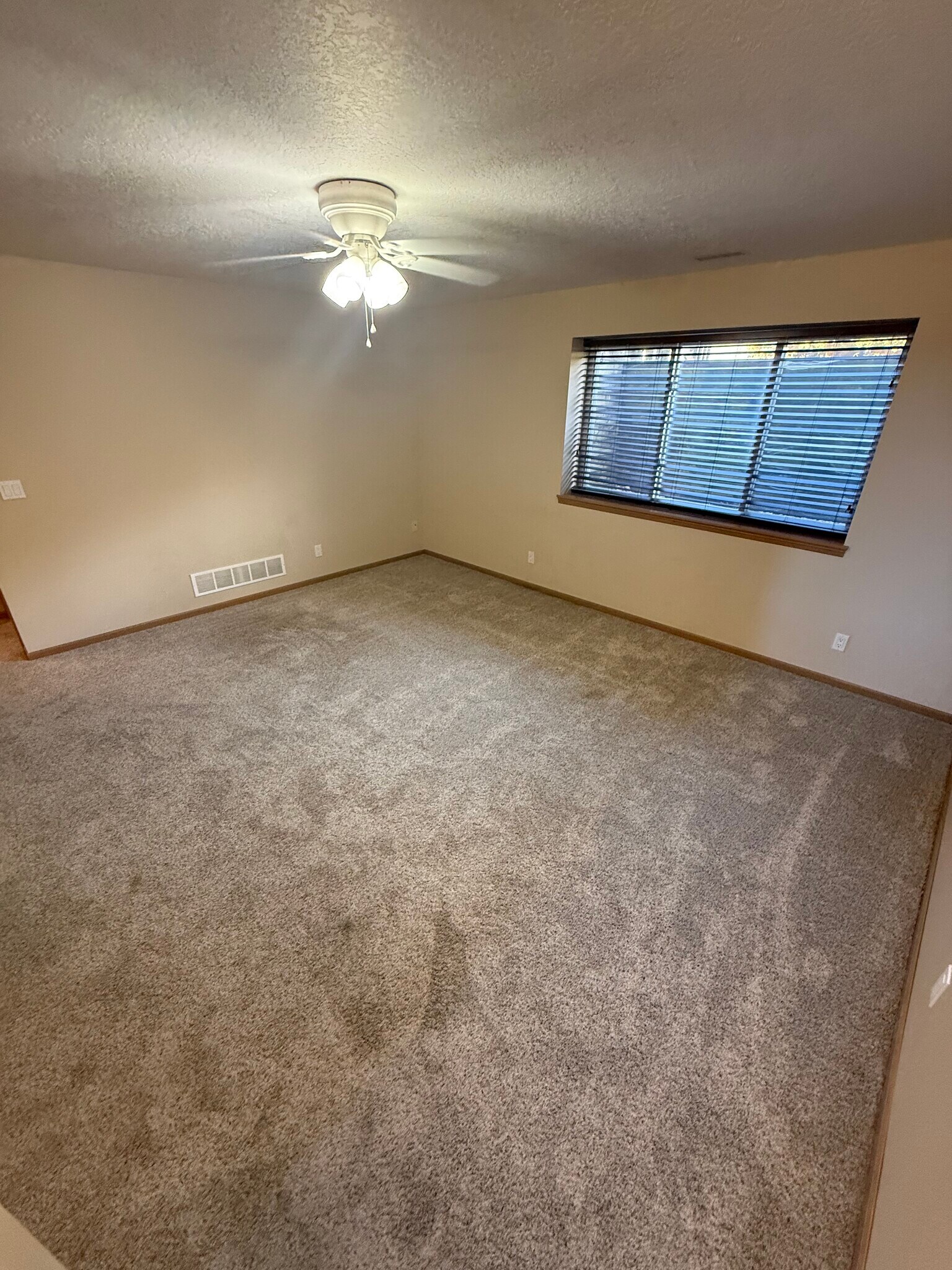 Building Photo - 4637 Twain St