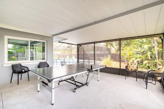 Building Photo - 2545 Webber St