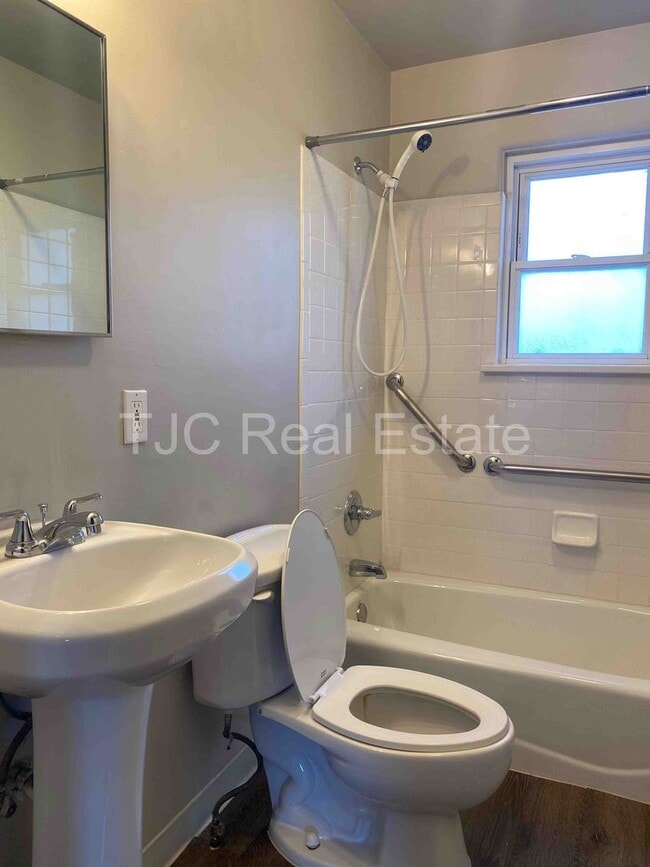 Building Photo - Central Park Home For Rent
