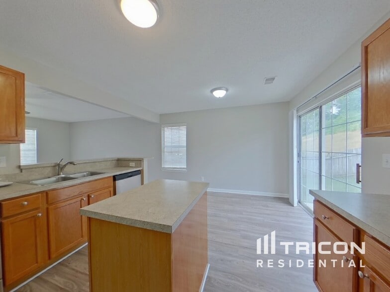 Building Photo - 325 Hampton Ridge Dr