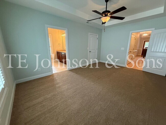 Building Photo - Beautifully Appointed Home in Clemmons