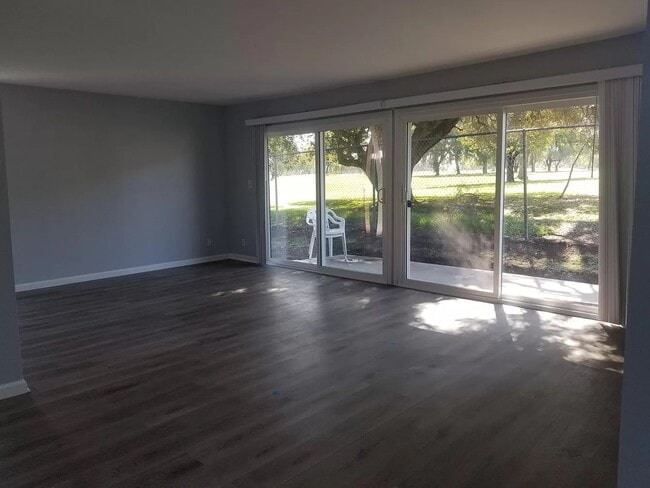 Building Photo - 5504 Fernhill Cir