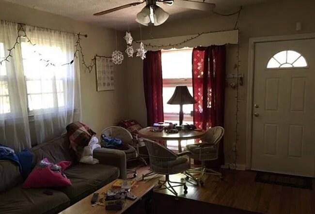 Building Photo - 1645 Airport Dr