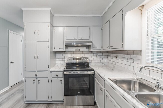 Building Photo - 4808 Bluehaven Dr NW