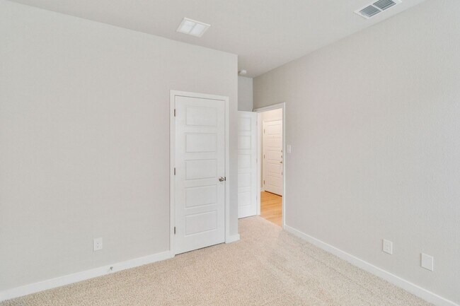 Building Photo - 355-359 Nespral Dr