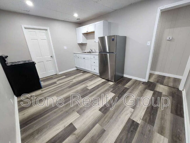 Building Photo - 2200 S 8th St