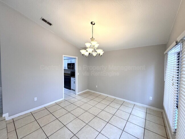 Building Photo - 721 Endeavour Dr S