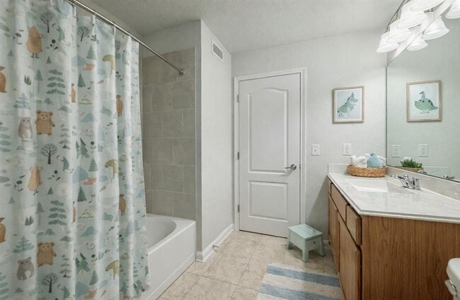 Building Photo - 1705 Arbor Knot Dr