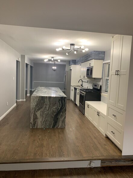 Building Photo - 38321 Foxcroft Blvd