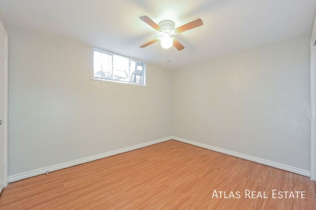 Building Photo - Charming 2bd unit in Fourplex, near Edgewater