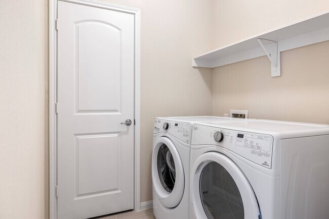 Building Photo - Modern 1-Bed Living with Waived Fees!
