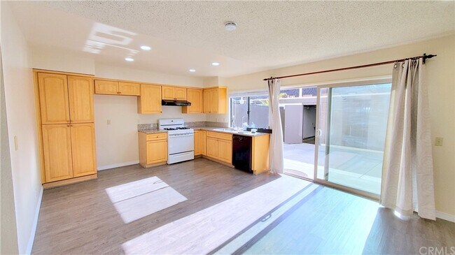 Building Photo - 719 Briarwood Ln