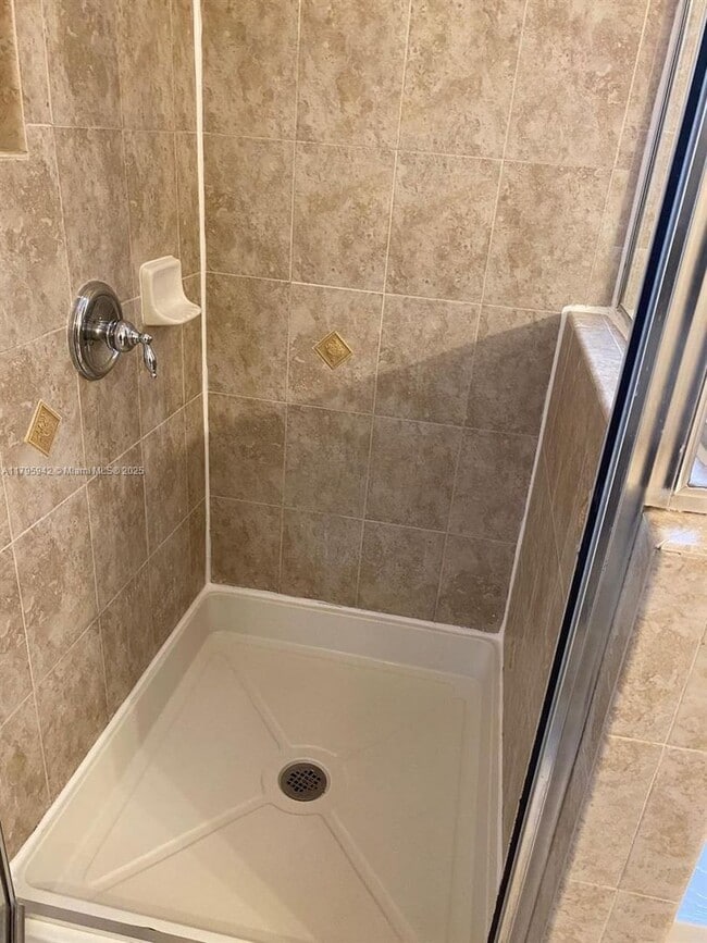 Building Photo - 2832 SW 81st Ave