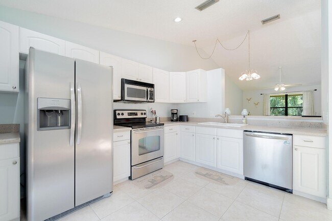 Building Photo - 13095 Belhaven Ct